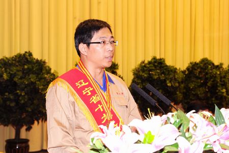 文章中心 工会要闻 大连重工起重集团机电安装公司工人王亮代表受